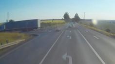 Měl způsobit nehodu, zranit dívku (16) a ujet! Policie hledá řidiče kamionu