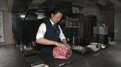 Japonští vědci vyvíjí umělé steaky, mají chutnat jako pravé maso