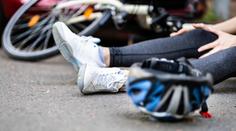 VIDEO: Hůř už začít nemohla. Česká cyklistka spadla ze startovací plošiny