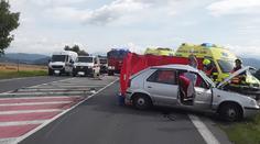 Srážka aut na Šumpersku si vyžádala život řidiče. Bouralo se i na Pardubicku
