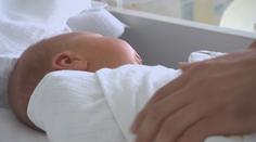 Češky patří mezi nejčastěji kojící matky na světě. Kojení na veřejnosti je stále tabu