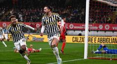 Monze nepomohl ani zákrok sezony. Juventus dočasně vede Serii A