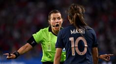 Příprava rozhodčích na MS ve fotbale finišuje, poprvé budou pískat i ženy
