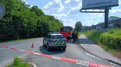 V Praze vyskočila pacientka za jízdy ze sanitky. Na místě zemřela
