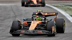 Z pitlane až k bronzu. Famózní závod Verstappena, Norris odskočil soupeřům