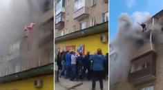 VIDEO: Z hořícího bytu vyskákala celá rodina! Chytali je sousedé