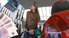 Nafta za 22 Kč! Ceny pohonných hmot jsou nejníž od roku 2003