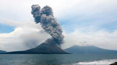 Erupce obávané sopky mění okolí. Vznikly dva nové ostrovy