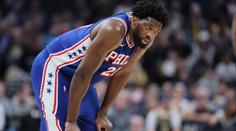 Ošklivý zákrok na Embiida. Hvězdě Philadelphie přisedli koleno