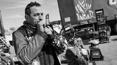 Letošní Dakar má první oběť. Motorkář zemřel na následky zranění z nehody