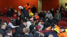 Chaos před utkáním Arsenal vs. Kolín: Hromadné bitky fanoušků!