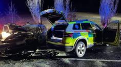 Záchranáři spěchali k nehodě a srazili se s autem. Zranili se tři lidé