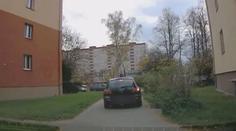 Ujíždějící řidiči se za volantem střídali. Nakonec sami auto zastavili