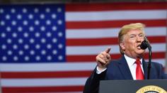 Odvolání neprošlo, Trump nazval ústavní žalobu honem na čarodějnice