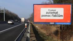 Trik majitelů billboardů? Za poutač opravdu schovali tenhle nesmysl