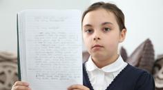HIT internetu: Dívce (11) ukradli dárky. Tohle zlodějům napsala