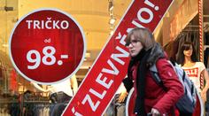 Slevové šílenství je tu! Nenechte se v obchodech klamat, varuje ČOI