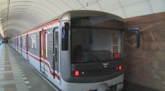 Muž v pražském metru děsil lidi zbraní. Po rozruchu se později udal na policii