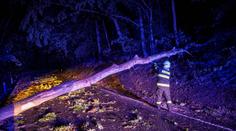 Bouřky opět pustošily Česko. Tisíce lidí bez elektřiny, někde nejezdí vlaky
