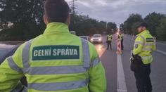 Vláda prodloužila kontroly na hranicích. Několik převaděčů skončilo ve vězení
