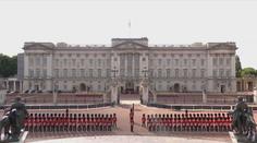 Před Buckinghamským palácem byl zadržen muž, který do areálu házel munici do brokovnice
