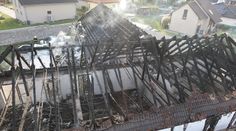 Ještě ho nestihli dokončit a už vyhořel. Rodinný dům plameny úplně zničily