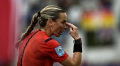 ZBLÁZNIL SE?! Fotbalista ve Španělsku napadl sudí penisem