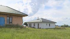 Tisícům domácností se letos zvýší splátky hypoték, budou muset šetřit