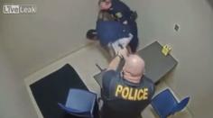 Drama u výslechu: Podezřelý vytrhnul policistovi zbraň! VIDEO