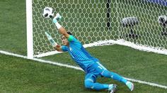 Egyptský dědek chytil penaltu! Ve 45 letech je nejstarší hráč historie