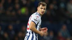 Divočina v Anglii. Vztekloun z West Bromwiche dal soupeři pěstí