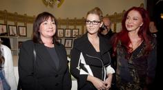 Paní prezidentová Ivana Zemanová se přestala schovávat. PODÍVEJTE