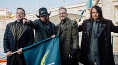 Frontman kapely Lucie se tajně oženil: Netradiční svatba jen ve dvou