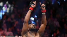 Návrat krále do UFC. Jones vyřídil soupeře v 1. kole a kraluje těžké váze