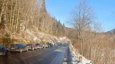 Češi tráví konec roku na horách. V Krkonoších kolabuje doprava