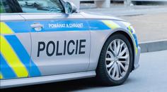Muž měl osahávat dívky, jednu tahal pryč. Policie mluvila s klíčovou svědkyní