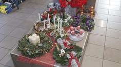 Řada lidí zbytečně utrácí za adventní věnce. Vyrobte si je doma, radí odbornice
