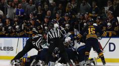 Servalo se to jak v Čechově! Hit na hvězdu NHL i bitka v závěru VIDEO