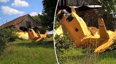 Svatební veselí narušil pád letadla! Zřítilo se na dům, pilot se zranil