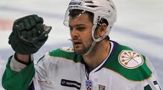 VIDEO: ZLÝ MUŽ Radulov přetáhl trénéra hokejkou