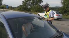 Muže oblečeného do uniformy zadržela skutečná policie