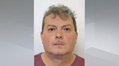 Policie pátrá po 56letém muži. Vlastní zbraně, panují obavy o jeho psychiku