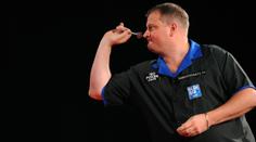 Dřív zářil na MS, teď dostal 11letý trest. Šipkař pyká za hříchy z minulosti