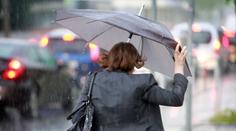 VÝSTRAHA: Vydatné deště potrápí část Česka. Zvedla se hladina Labe