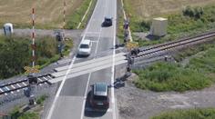 Řidiči si na novém přejezdu ničí auta. Firma ho opravila nedávno
