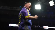 Suverénní Littler ovládl celou Premier League. Ve finále zavřel devítkou