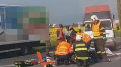 Motorkáři skončili pod koly náklaďáku. Jeden muž nepřežil