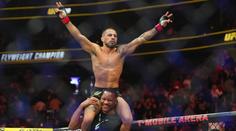 UFC 310: Pantoja rychle porazil debutanta a potřetí obhájil titul