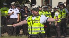 Zmatek na křižovatce v Jihlavě. Řidiči ani chodci nechápou pokyny policistů