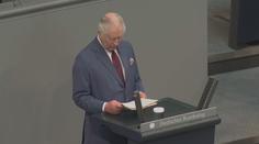 Karel III. zakončil první oficiální zahraniční cestu. V Hamburku uctil památku obětí bombardování